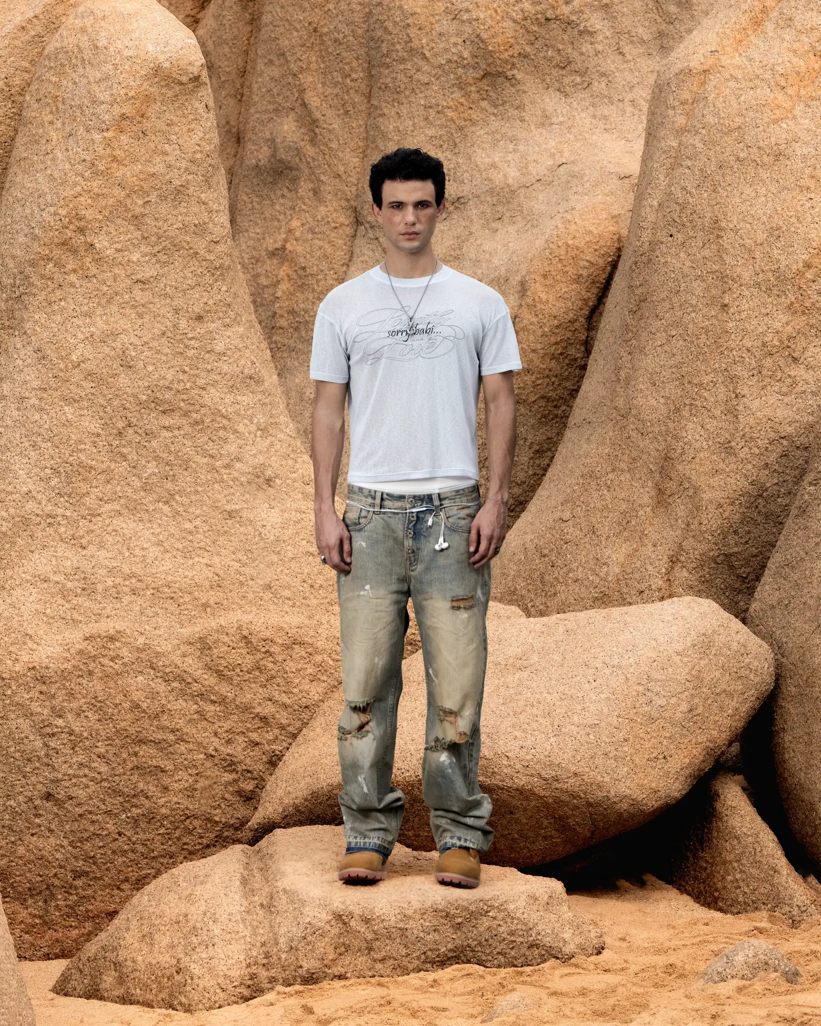 DESTROYED BAGGY DENIM PANTS